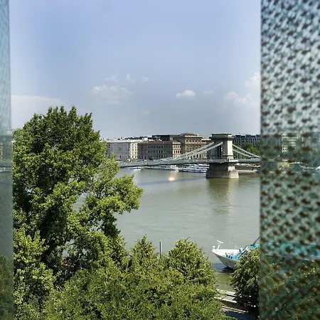 Lanchid 19 Design 4* Budapest