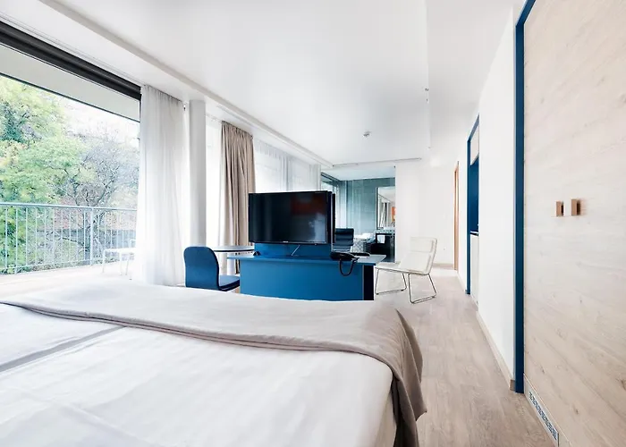 Lanchid 19 Design Hotel 4*