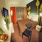 Lanchid 19 Design Hotel 4*
