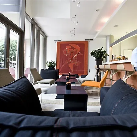 Lanchid 19 Design Hotel 4*