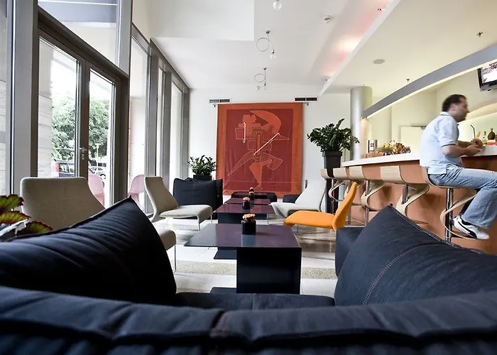 Lanchid 19 Design Hotel 4*