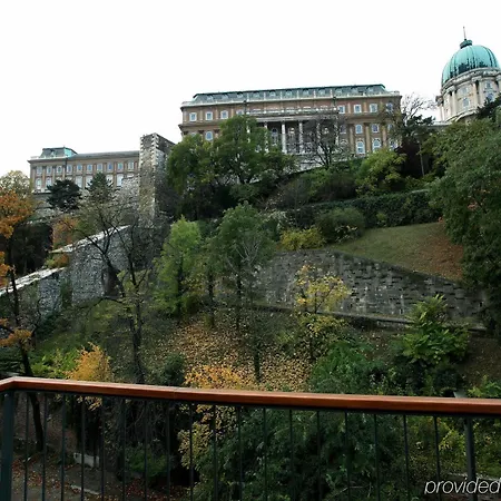 Lanchid 19 Design Hotel